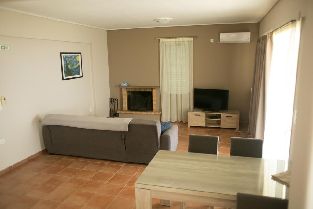 Galini Apartments Kalamata Esterno foto